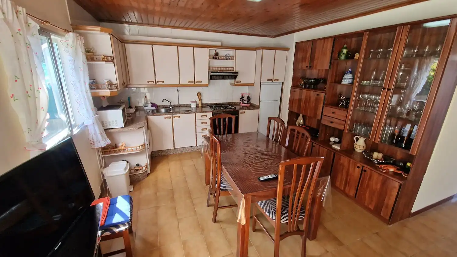 Cuina de Casa o xalet en venda en Carballo amb Jardí privat, Terrassa i Traster