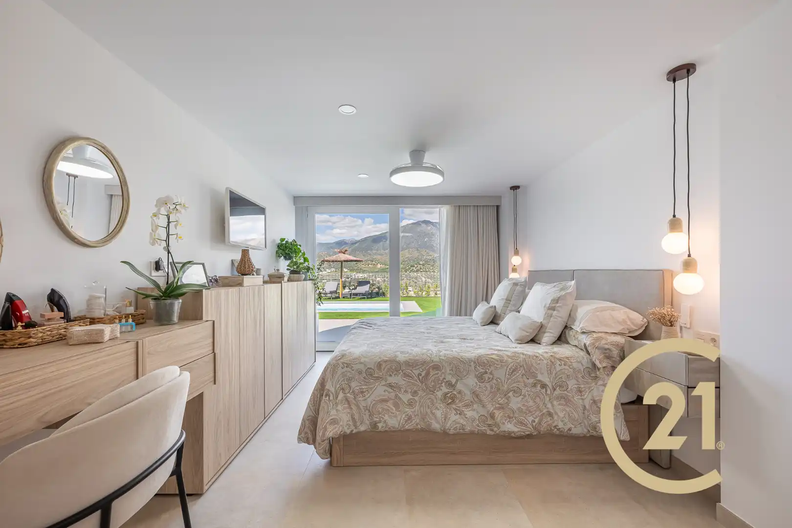 Dormitori de Casa o xalet en venda en Viñuela amb Jardí privat, Terrassa i Traster