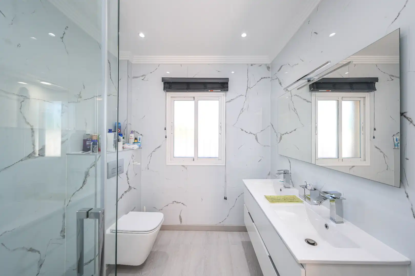 Bathroom of Houses for sale in Coín  with Private garden and Swimming Pool