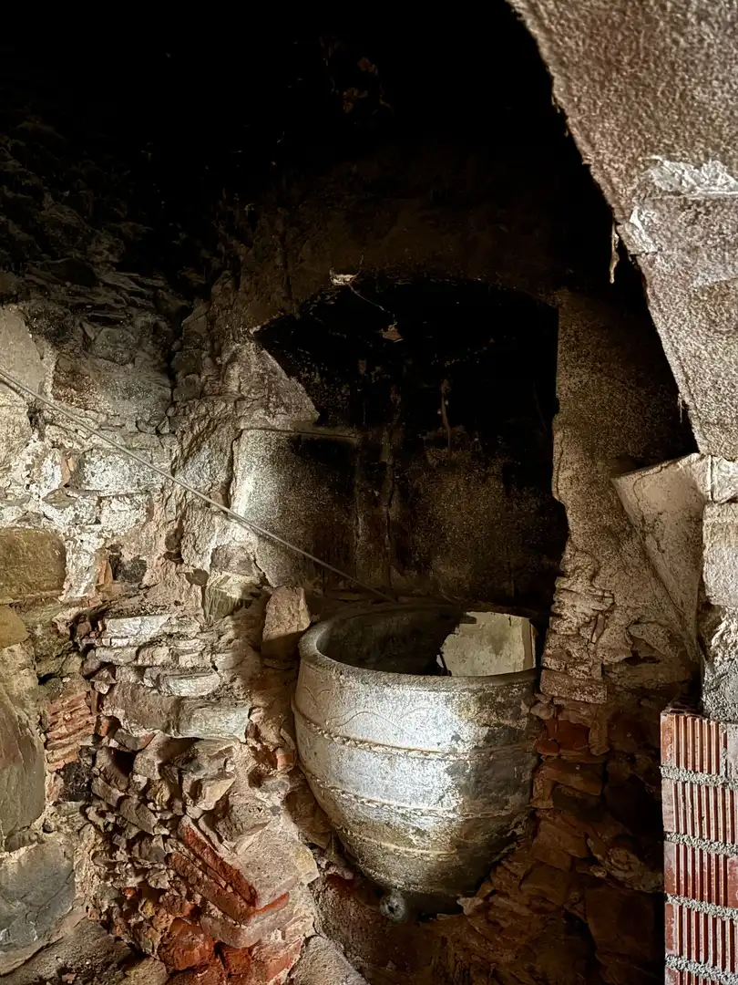 Cuina de Finca rústica en venda en Juià amb Jardí privat