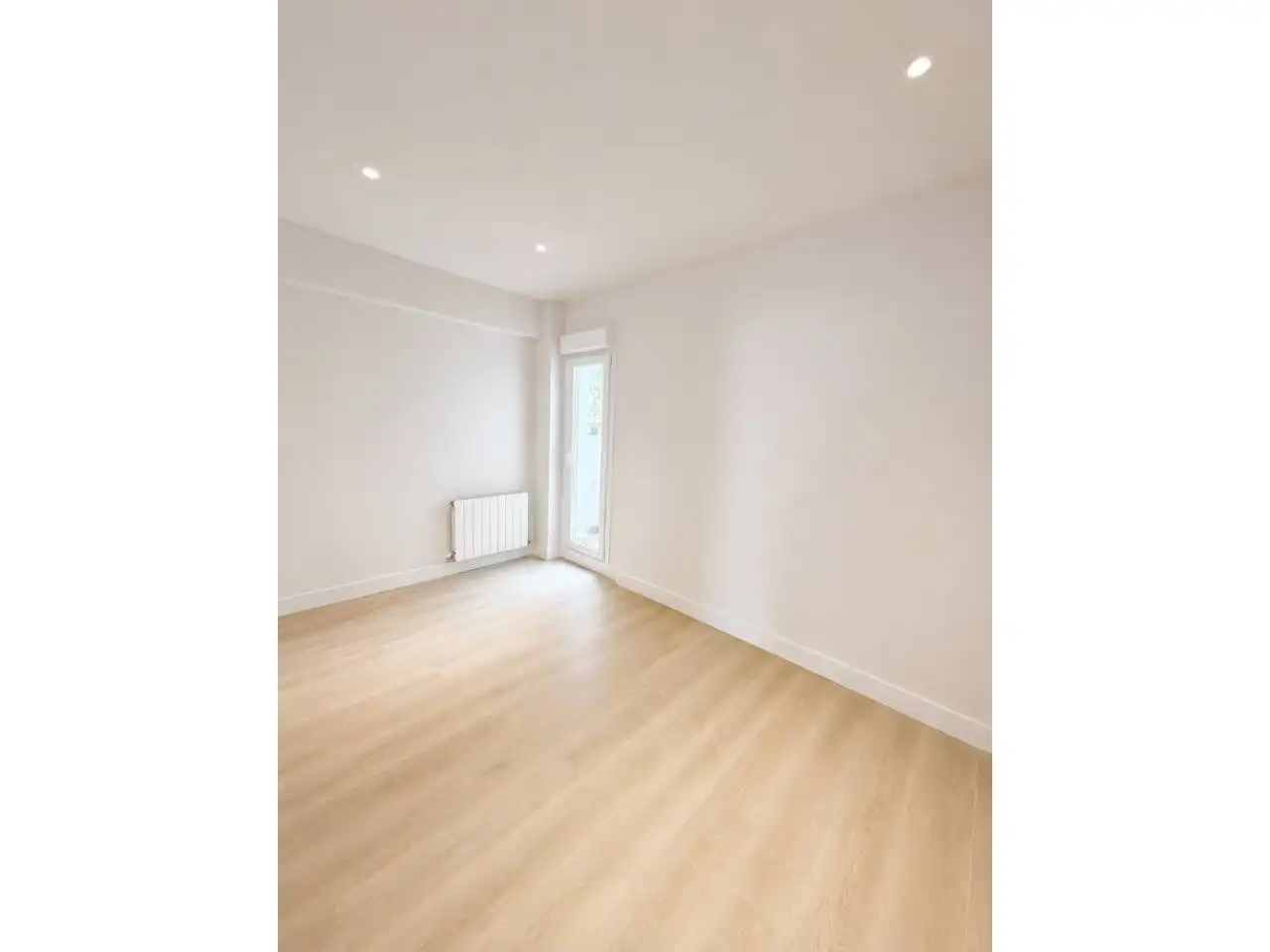 Habitación de Piso en venta en  Logroño con Calefacción, Parquet y Terraza