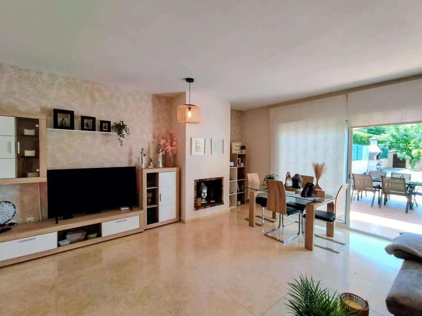 Sala d'estar de Casa adosada en venda en Olivella amb Calefacció, Jardí privat i Terrassa