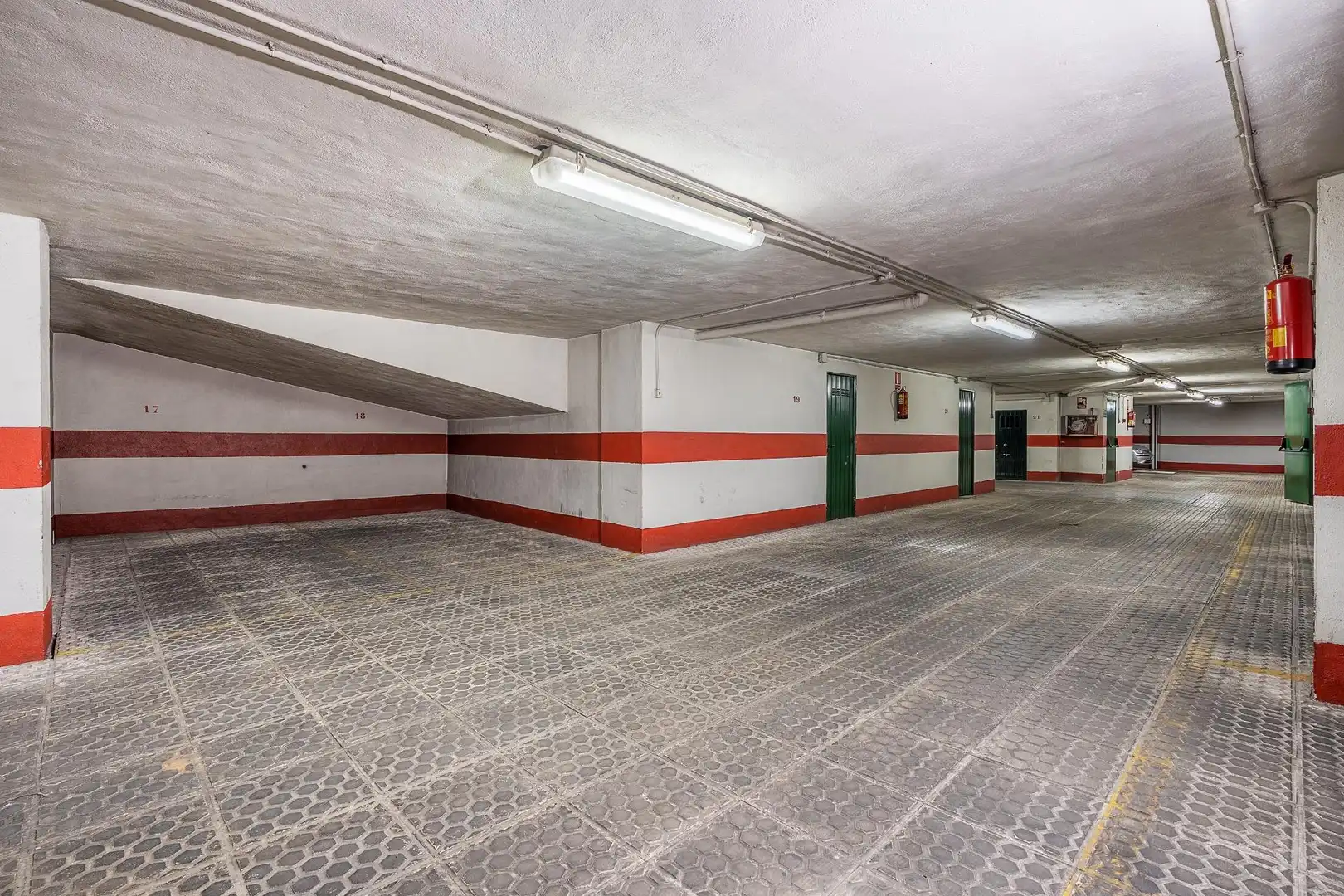 Parking of Flat for sale in Granada  with Air Conditioner and Heating