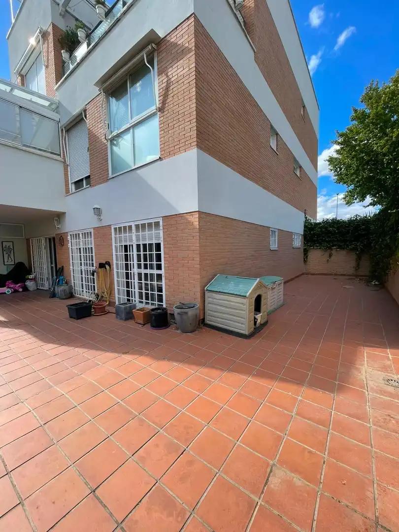 Außenansicht von Wohnung zur Miete in Las Rozas de Madrid mit Klimaanlage, Heizung und Terrasse