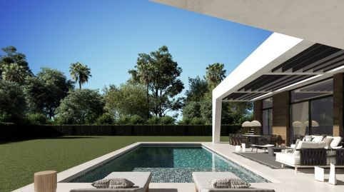 Vive el lujo y la exclusividad en esta villa sobre plano en Guadalmina