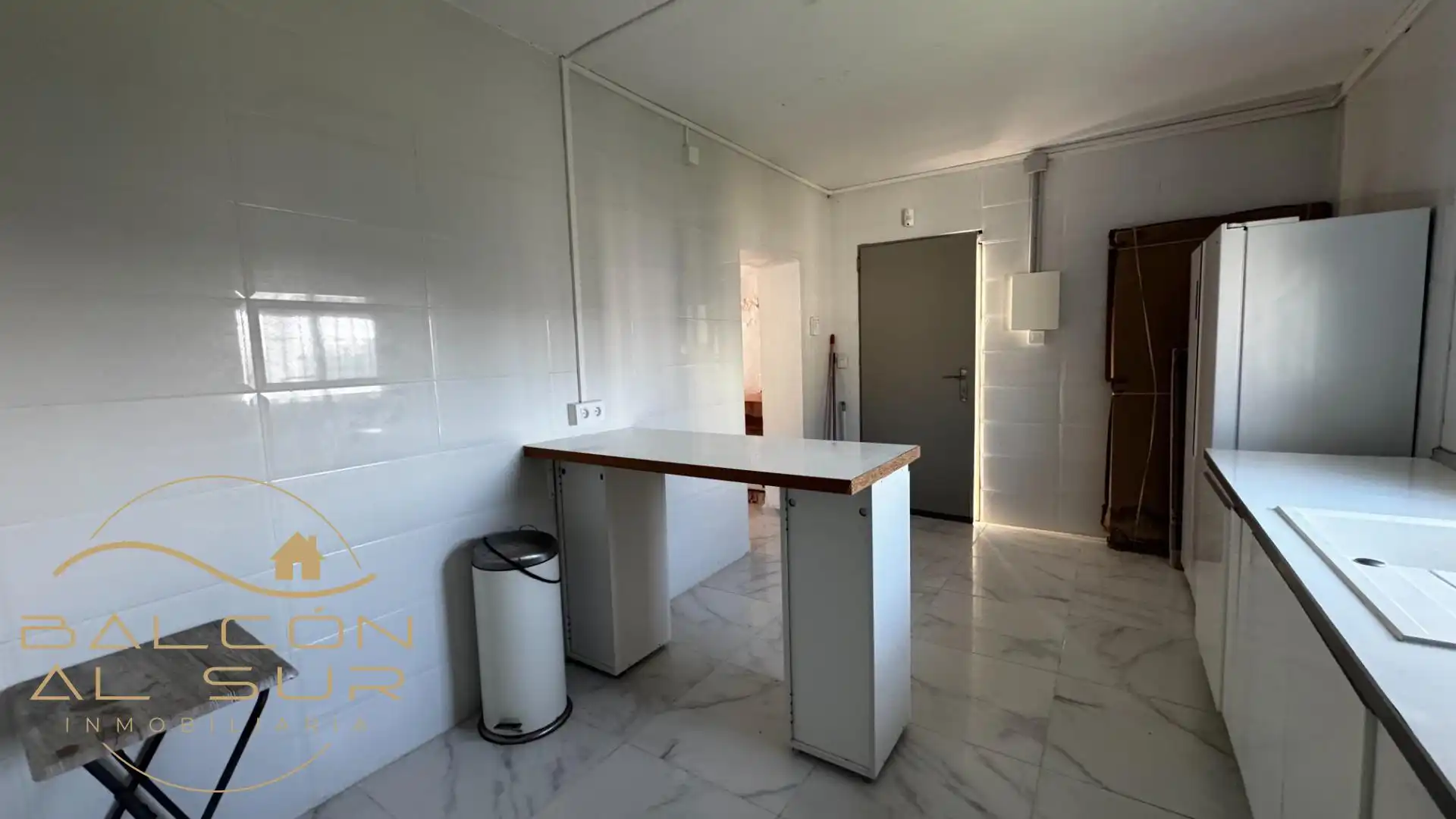 Cuina de Finca rústica en venda en Rota amb Jardí privat, Terrassa i Traster