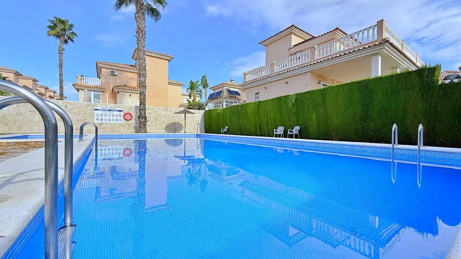 Casa pareada con terraza en venta en Orihuela Costa, imagen 2