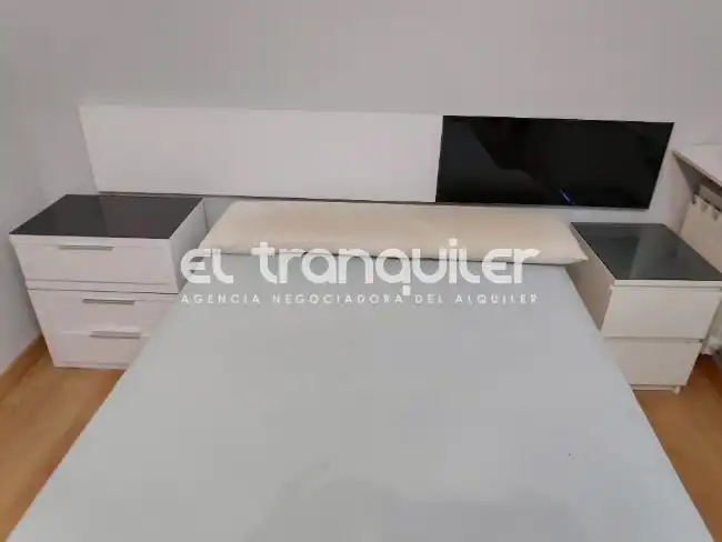 Dormitori de Pis de lloguer en Madrid amb Aire condicionat, Terrassa i Moblat