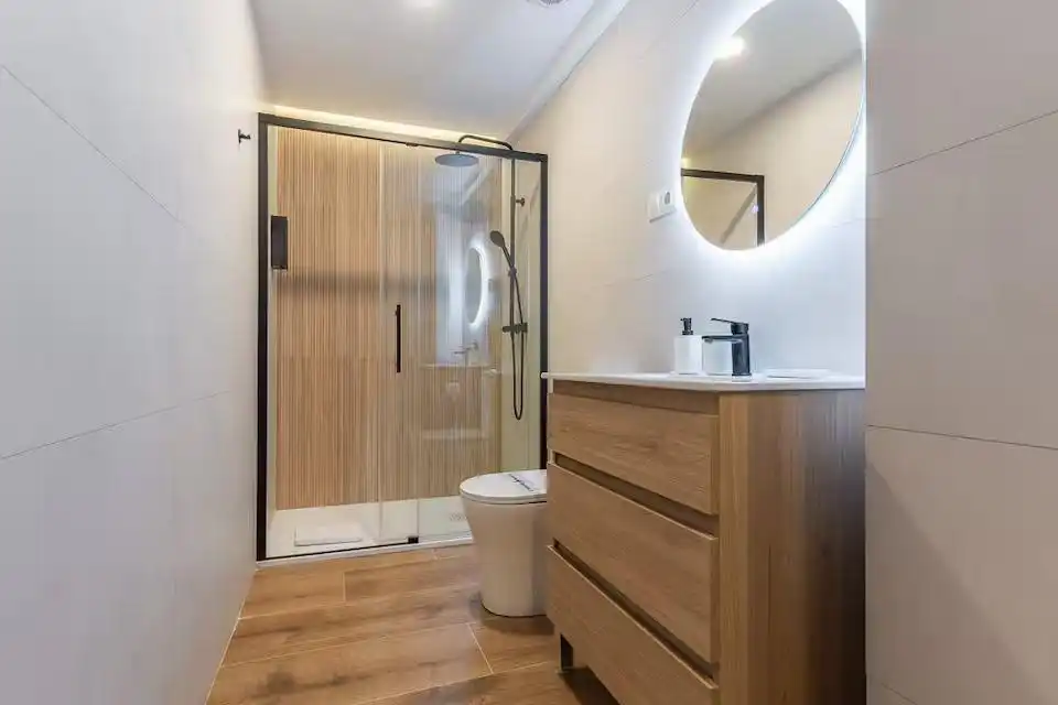 Bathroom of Flat for sale in Madrid  with Air Conditioner, Heating and Private garden