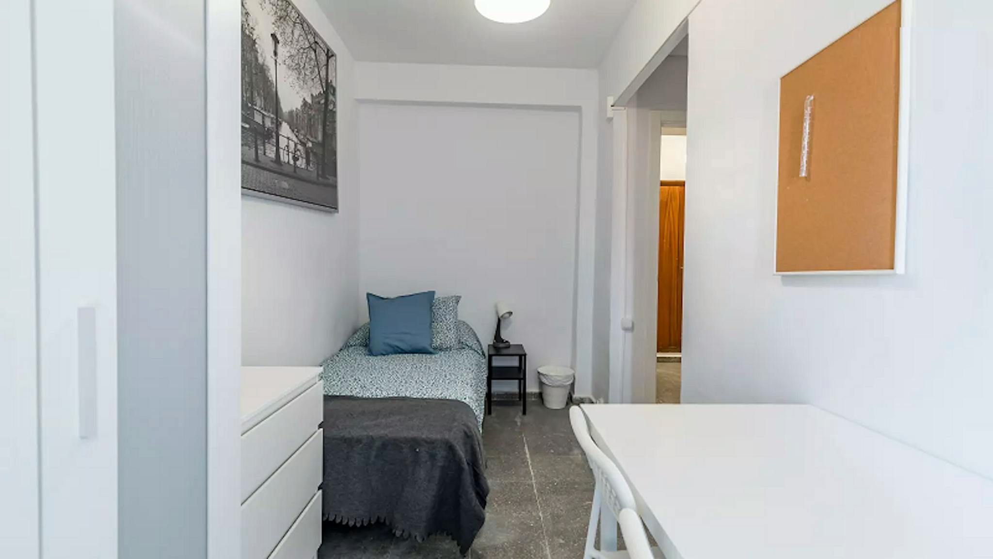 Habitación de Piso para compartir en  Valencia Capital con Balcón