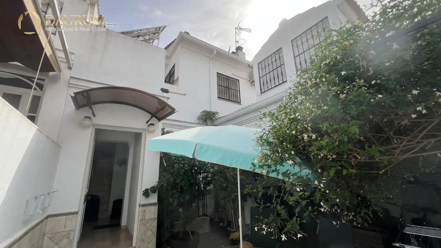 Vista exterior de Casa adosada en venta en Montequinto con Aire acondicionado, Calefacción y Terraza