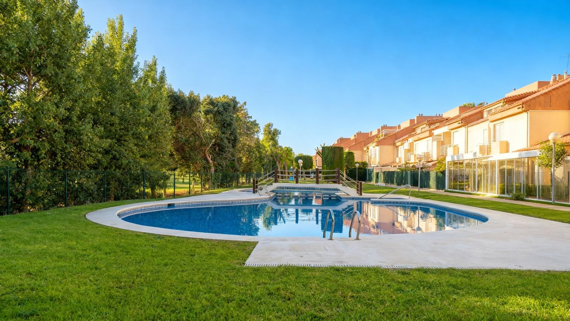 Jardí de Casa adosada en venda en Alicante / Alacant amb Aire condicionat, Jardí privat i Terrassa