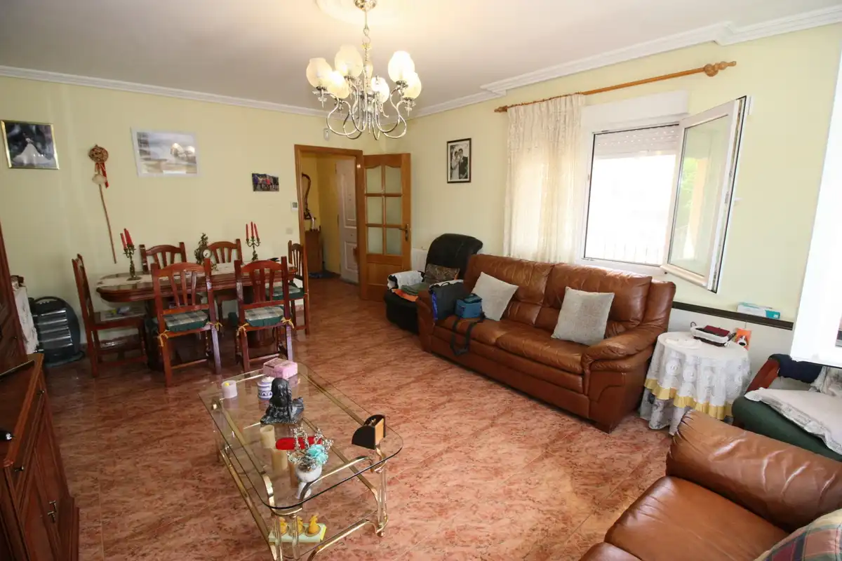Sala de estar de Casa o chalet en venta en Mombeltrán con Calefacción, Jardín privado y Terraza
