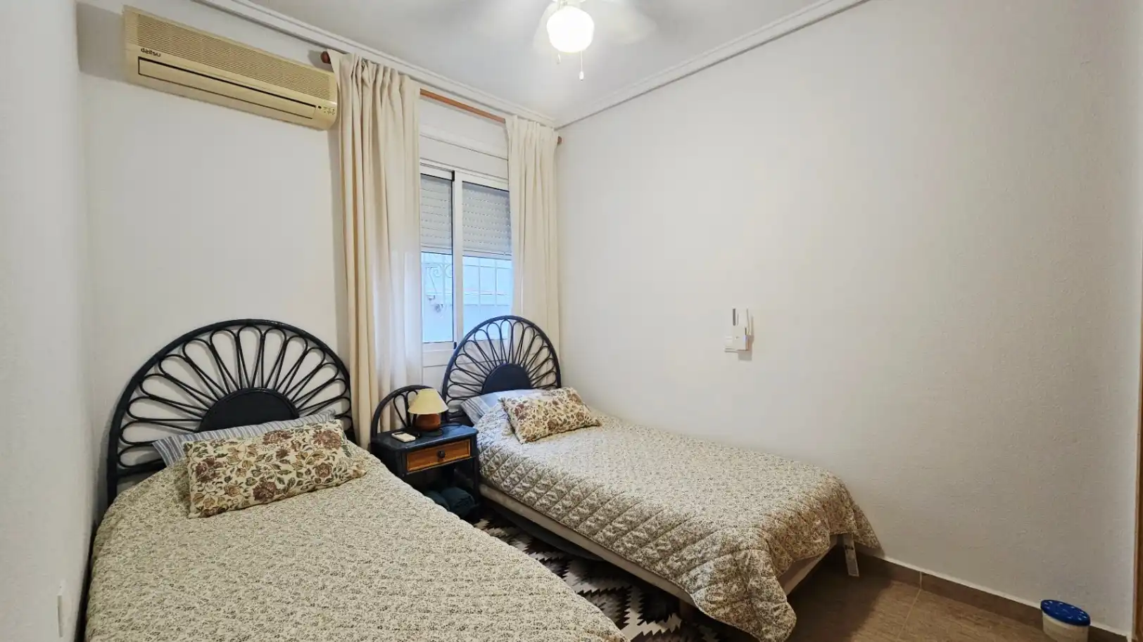 Habitación de Dúplex de alquiler en Santa Pola con Aire acondicionado, Calefacción y Terraza
