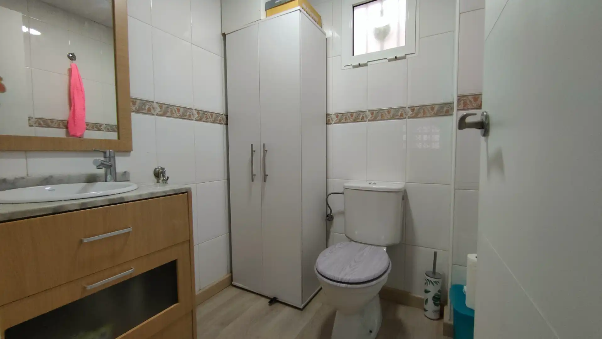 Baño de Casa adosada en venta en Santa Pola con Aire acondicionado, Calefacción y Jardín privado