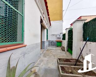 Exterior view of Single-family semi-detached for sale in Santa Coloma de Gramenet  with Terrace