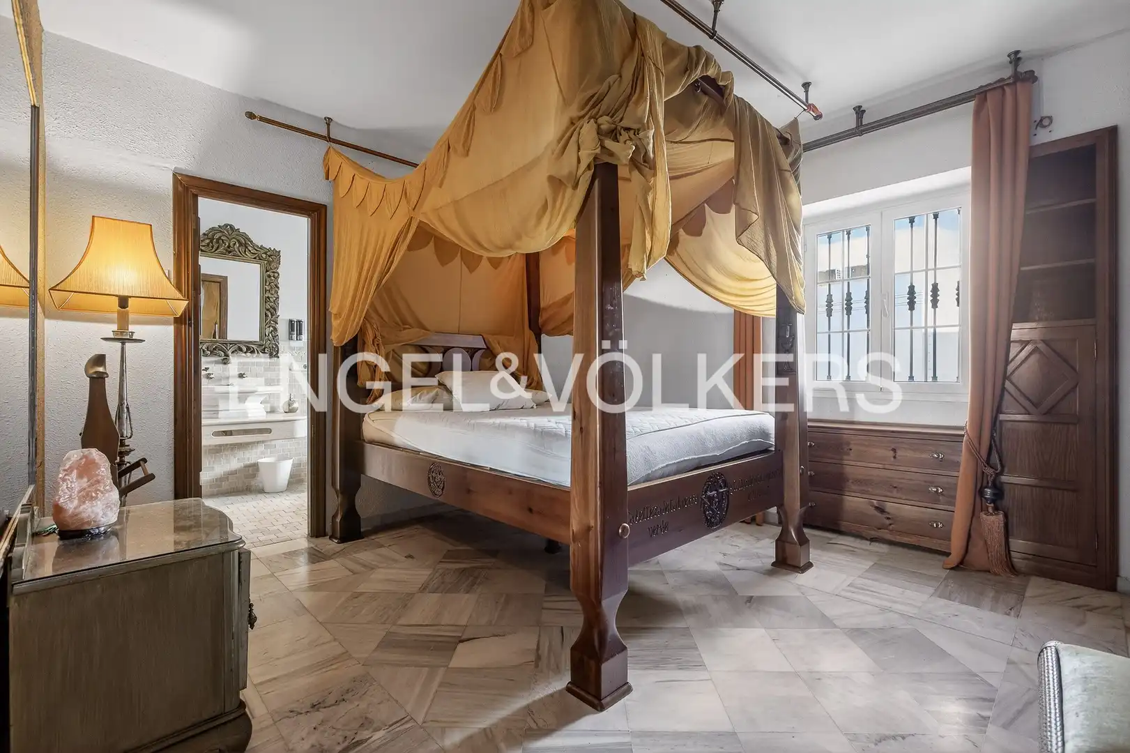 Bedroom of Houses for sale in Sevilla  with Air Conditioner, Heating and Parquet flooring