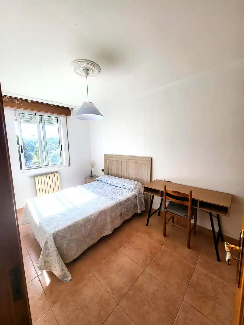 Habitación de Piso en venta en Vigo  con Calefacción, Amueblado y Horno