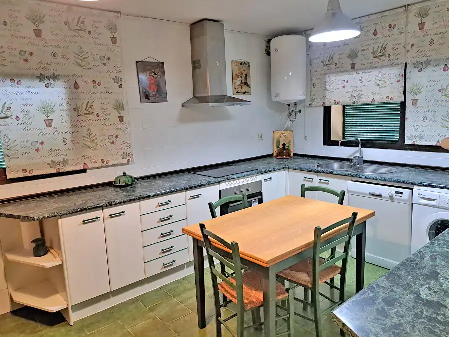 Küche von Haus oder Chalet zum Verkauf in Navalagamella mit Heizung, Privatgarten und Parkett