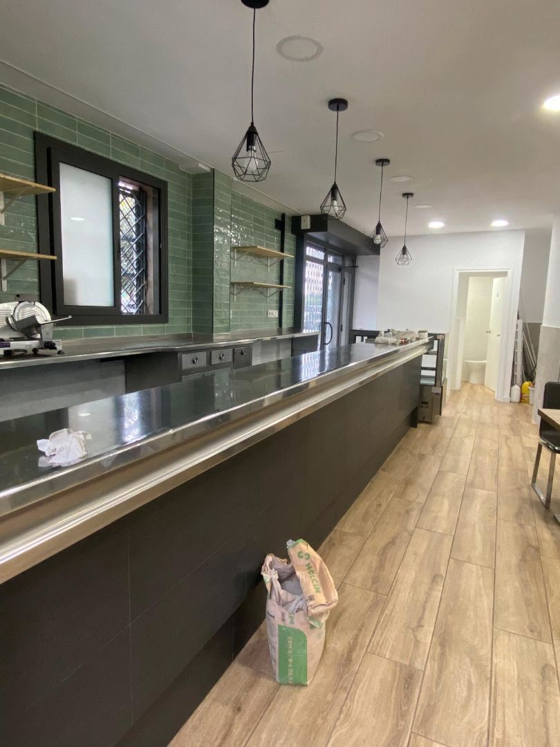 Cuina de Local en venda en Sant Adrià de Besòs amb Aire condicionat, Calefacció i Moblat