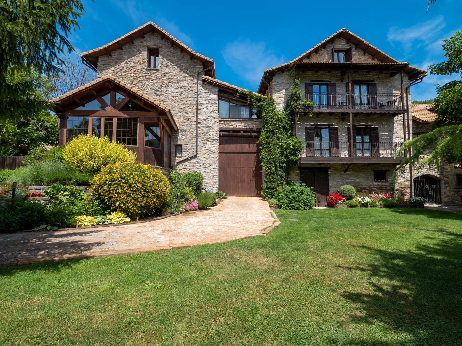 Vista exterior de Casa o xalet en venda en Fiscal amb Aire condicionat, Calefacció i Jardí privat