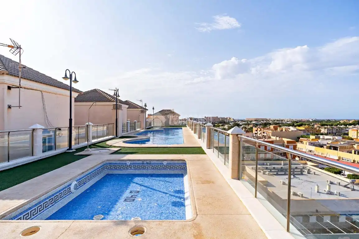 Piscina de Piso en venta en Roquetas de Mar con Aire acondicionado, Calefacción y Terraza