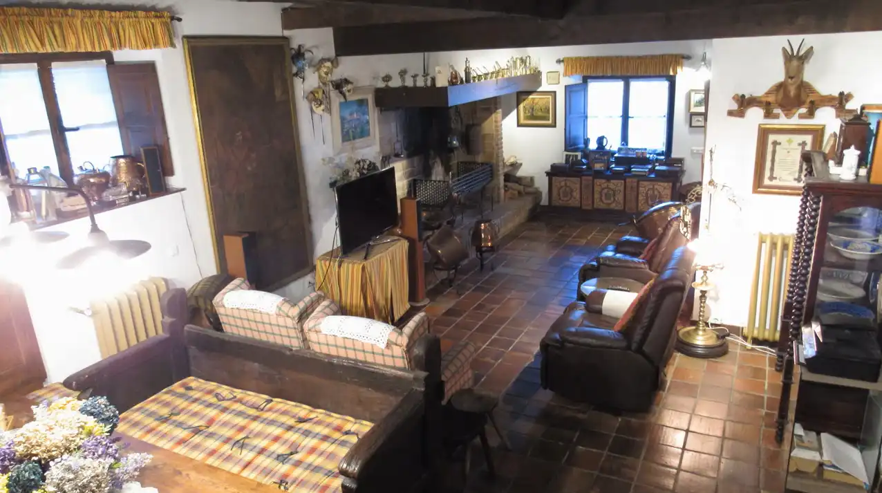 Sala d'estar de Finca rústica en venda en Pravia amb Calefacció, Jardí privat i Parquet