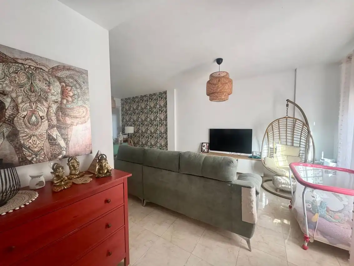 Sala d'estar de Casa adosada en venda en San Fernando amb Aire condicionat