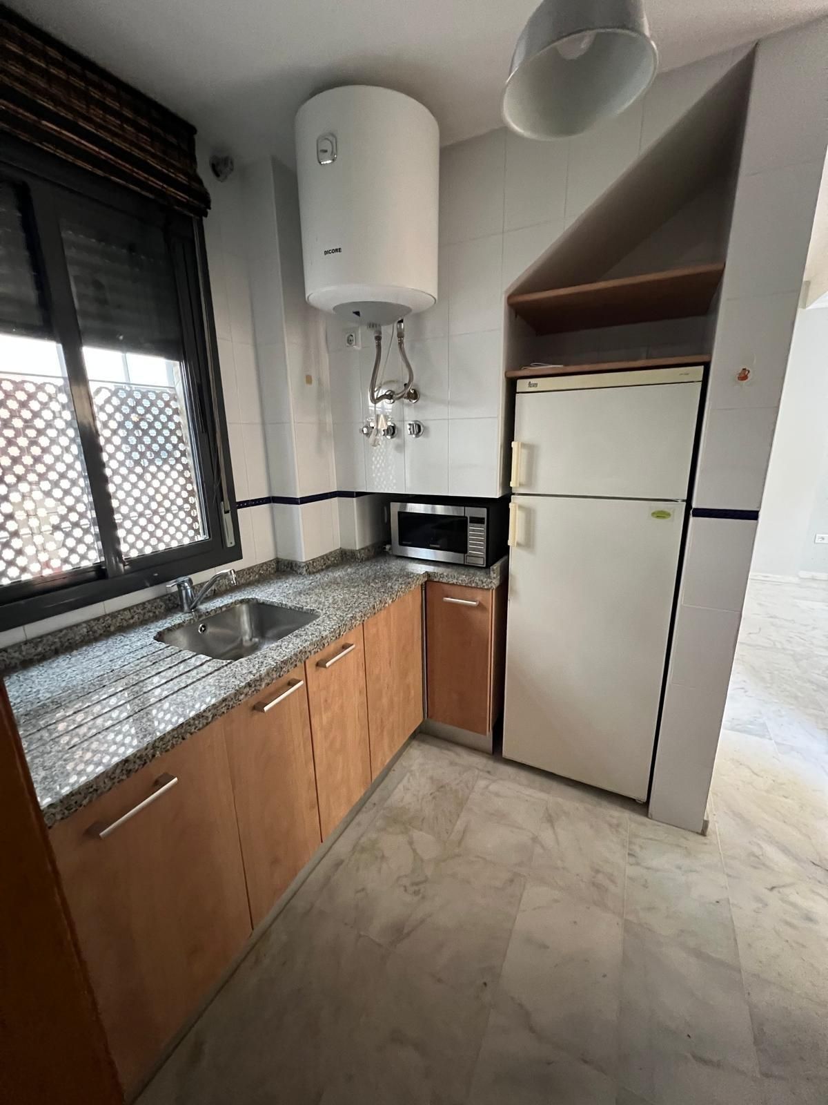 Kitchen of Flat to rent in  Sevilla Capital  with Air Conditioner, Heating and Terrace