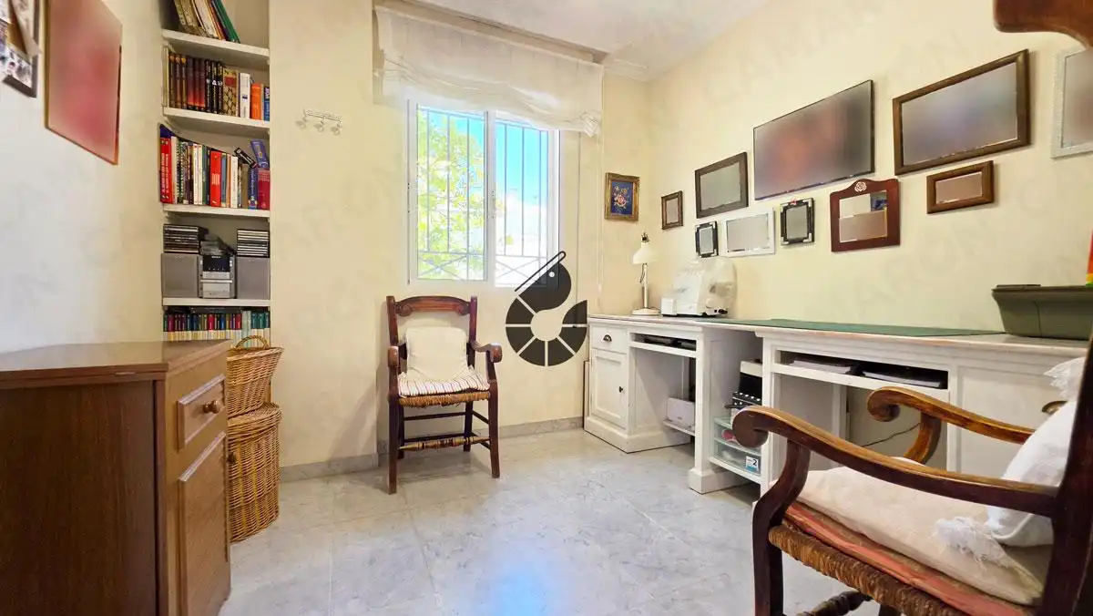 Habitación de Casa adosada en venta en Castilleja de la Cuesta con Aire acondicionado y Balcón