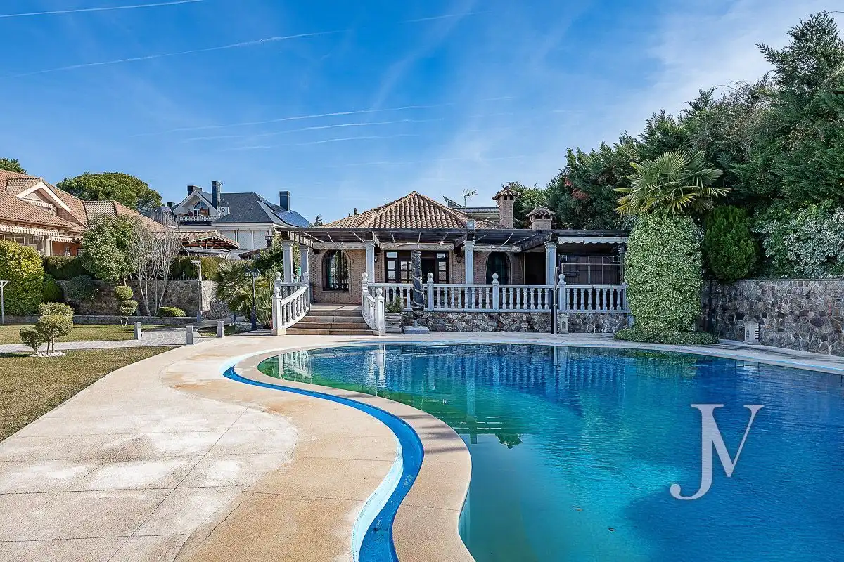 Piscina de Casa o chalet en venta en El Casar con Aire acondicionado, Calefacción y Jardín privado