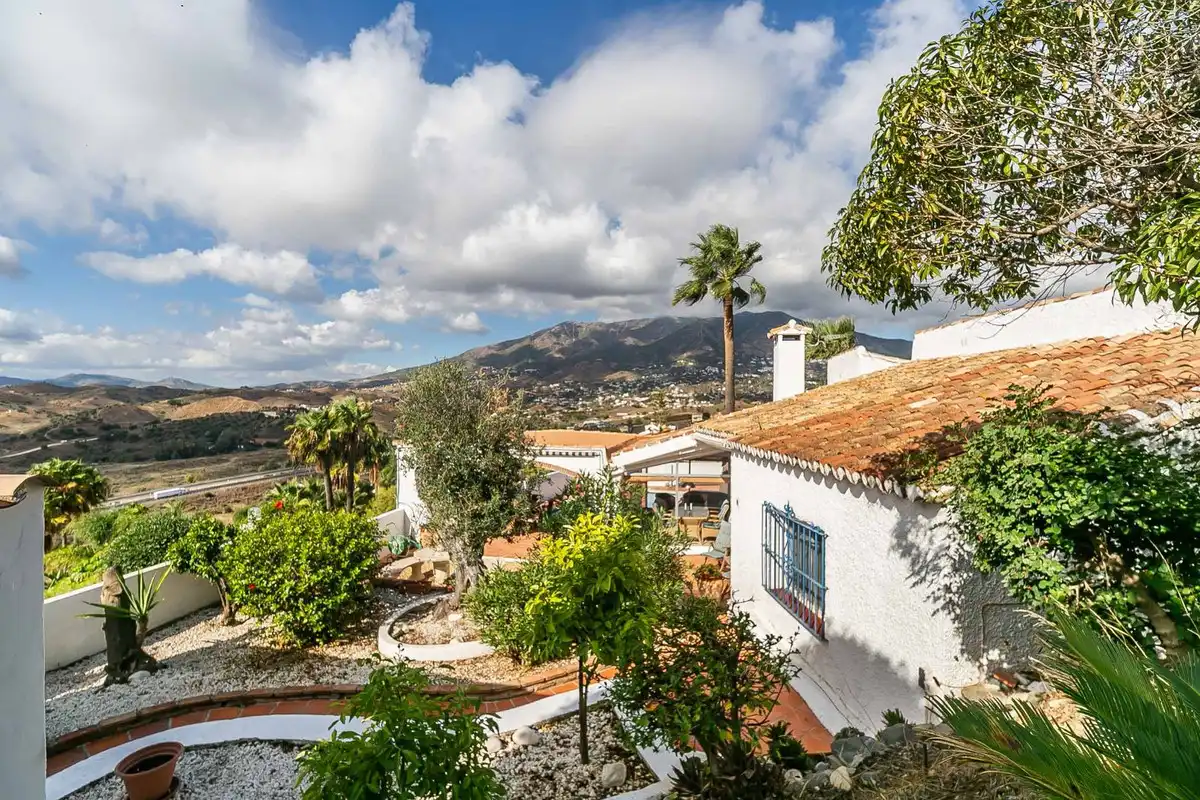Vista exterior de Casa o chalet en venta en Mijas con Aire acondicionado, Calefacción y Jardín privado