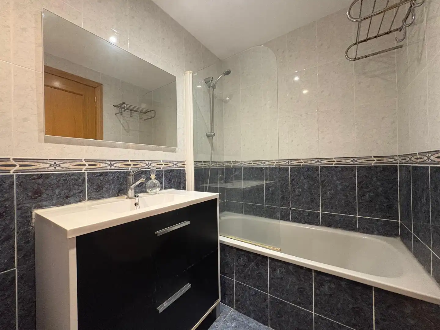 Baño de Piso en venta en Paterna con Parquet y Piscina comunitaria