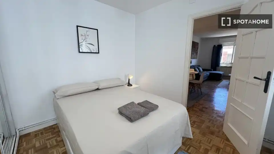 Bedroom of Flat for rent in Madrid  with Air Conditioner, Heating and Furnished