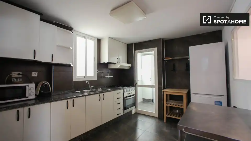 Cocina de Piso de alquiler en Valencia con Aire acondicionado, Calefacción y Amueblado