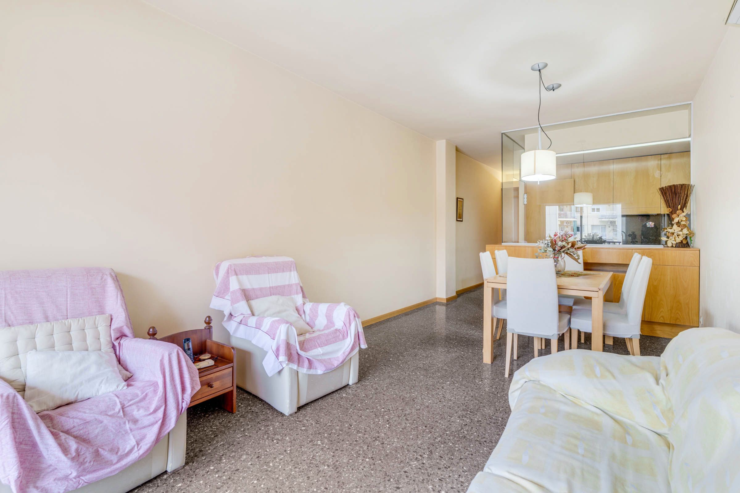 Menjador de Pis en venda en  Barcelona Capital amb Calefacció i Balcó