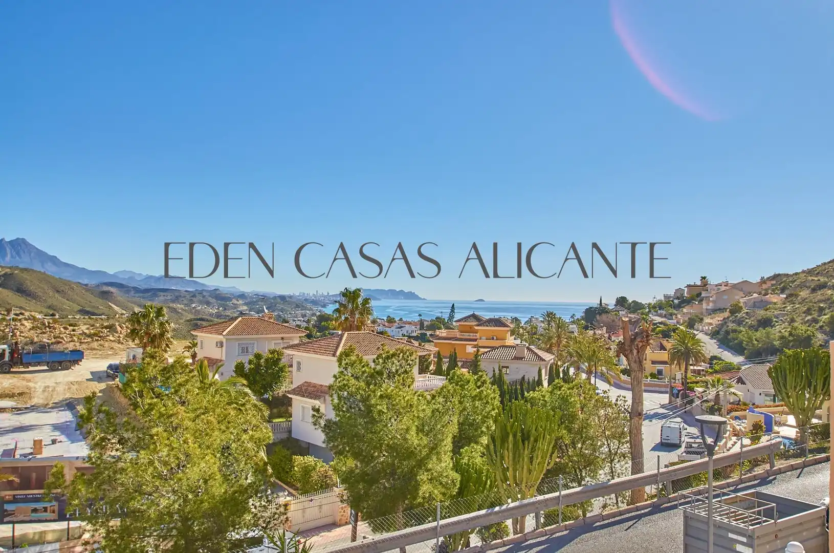 Vista exterior de Casa adosada en venta en El Campello con Aire acondicionado, Jardín privado y Terraza