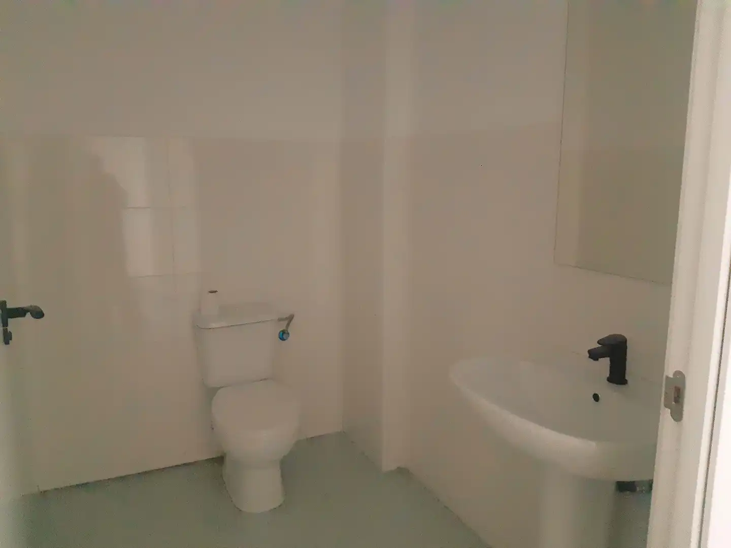 Baño de Local de alquiler en Lardero con Aire acondicionado