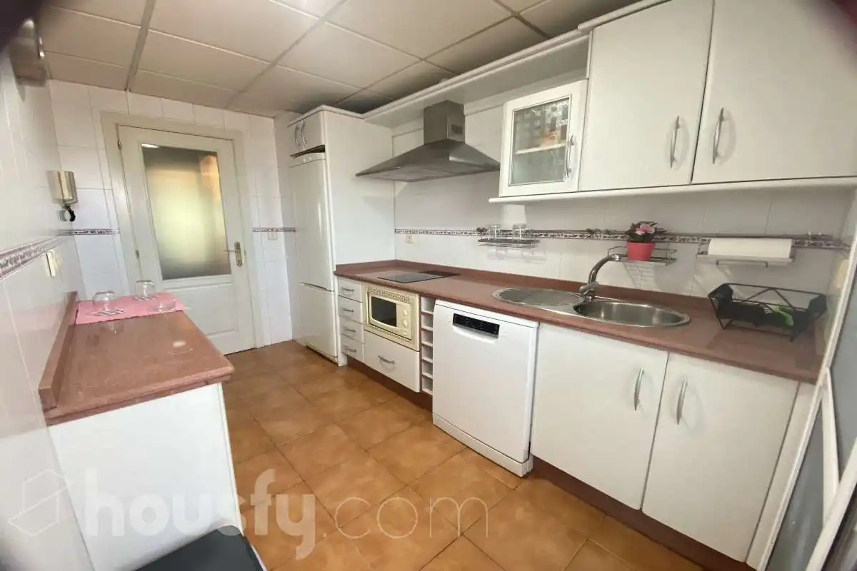 Küche von Wohnung zur Miete in Sevilla mit Klimaanlage, Heizung und Terrasse