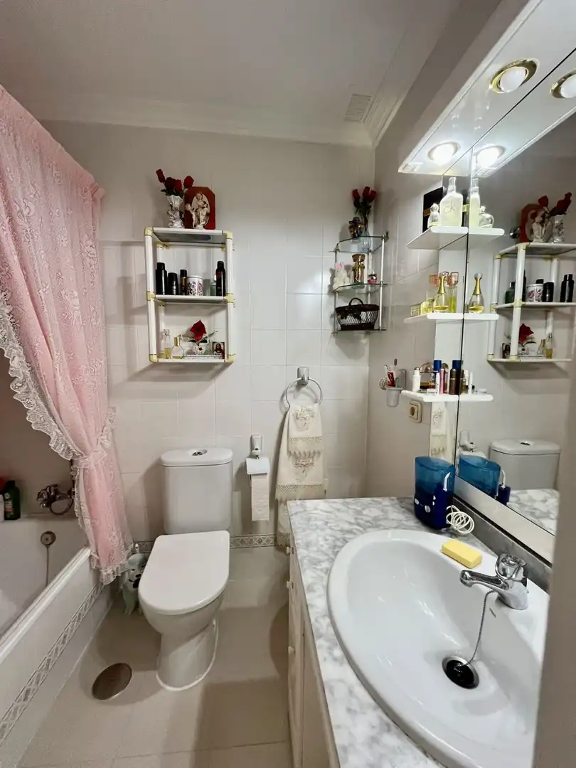 Bathroom of Houses for sale in Castilleja de la Cuesta  with Air Conditioner, Heating and Terrace