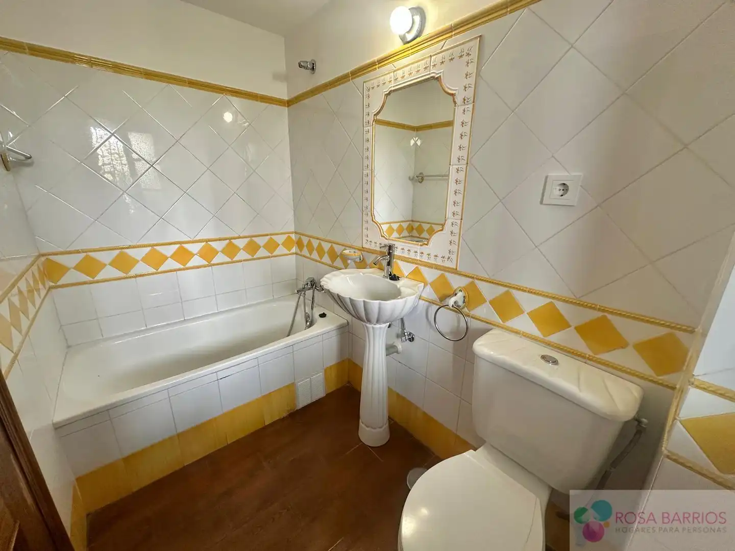 Baño de Casa adosada de alquiler en Estepona con Terraza y Piscina comunitaria