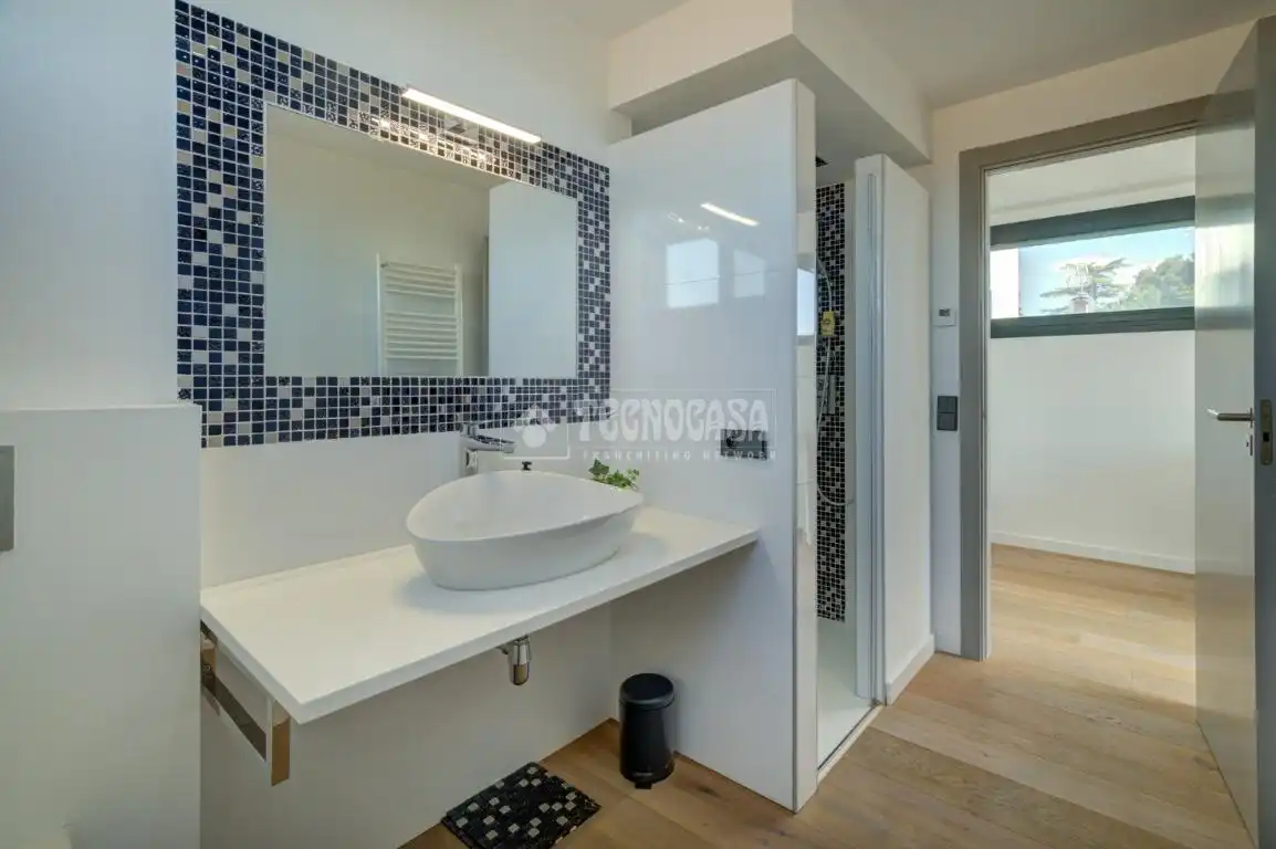 Bany de Casa o xalet en venda en Sant Cugat del Vallès amb Calefacció, Parquet i Terrassa