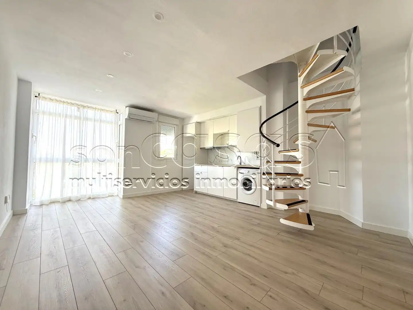 Living room of Attic for rent in Madrid  with Air Conditioner, Heating and Terrace