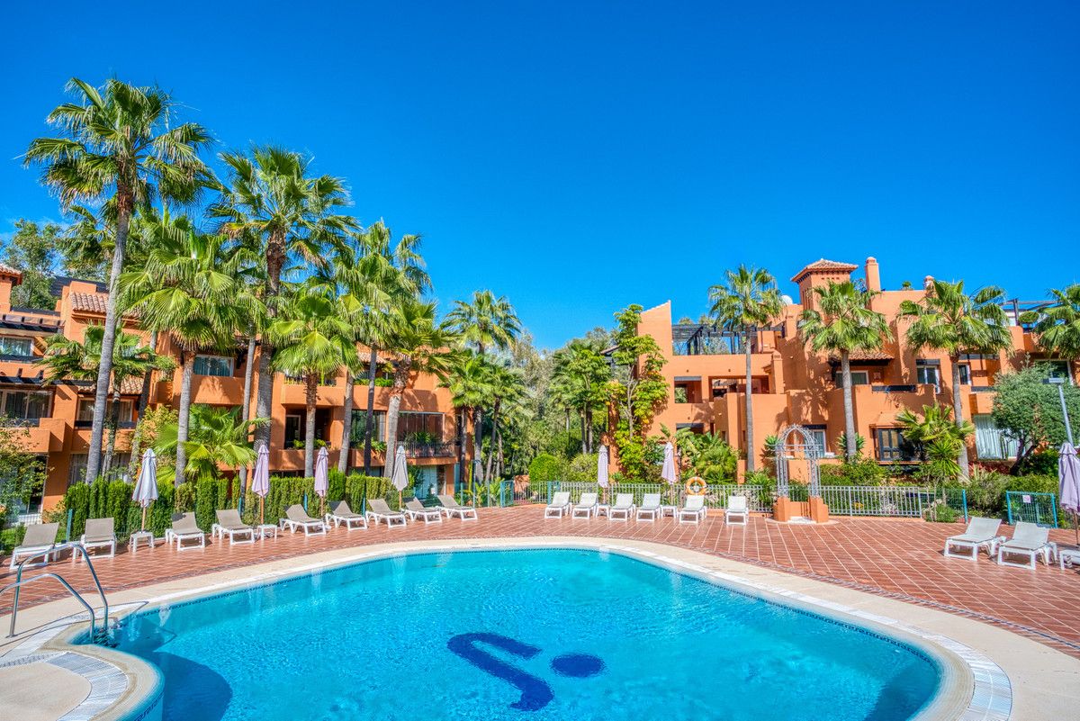 Exterior view of Planta baja for sale in Marbella  with Air Conditioner, Heating and Terrace