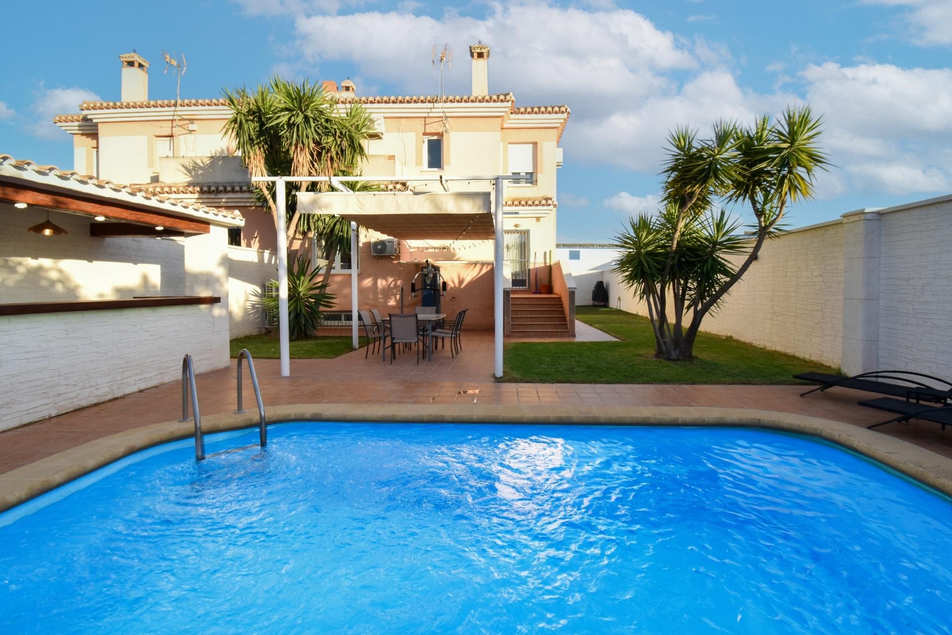 Piscina de Casa adosada en venda en Padul amb Aire condicionat, Calefacció i Jardí privat