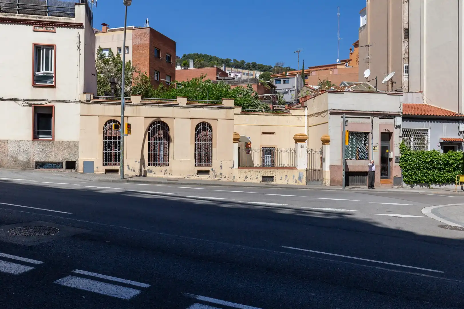 Außenansicht von Einfamilien-Reihenhaus zum Verkauf in Barcelona mit Terrasse und Abstellraum