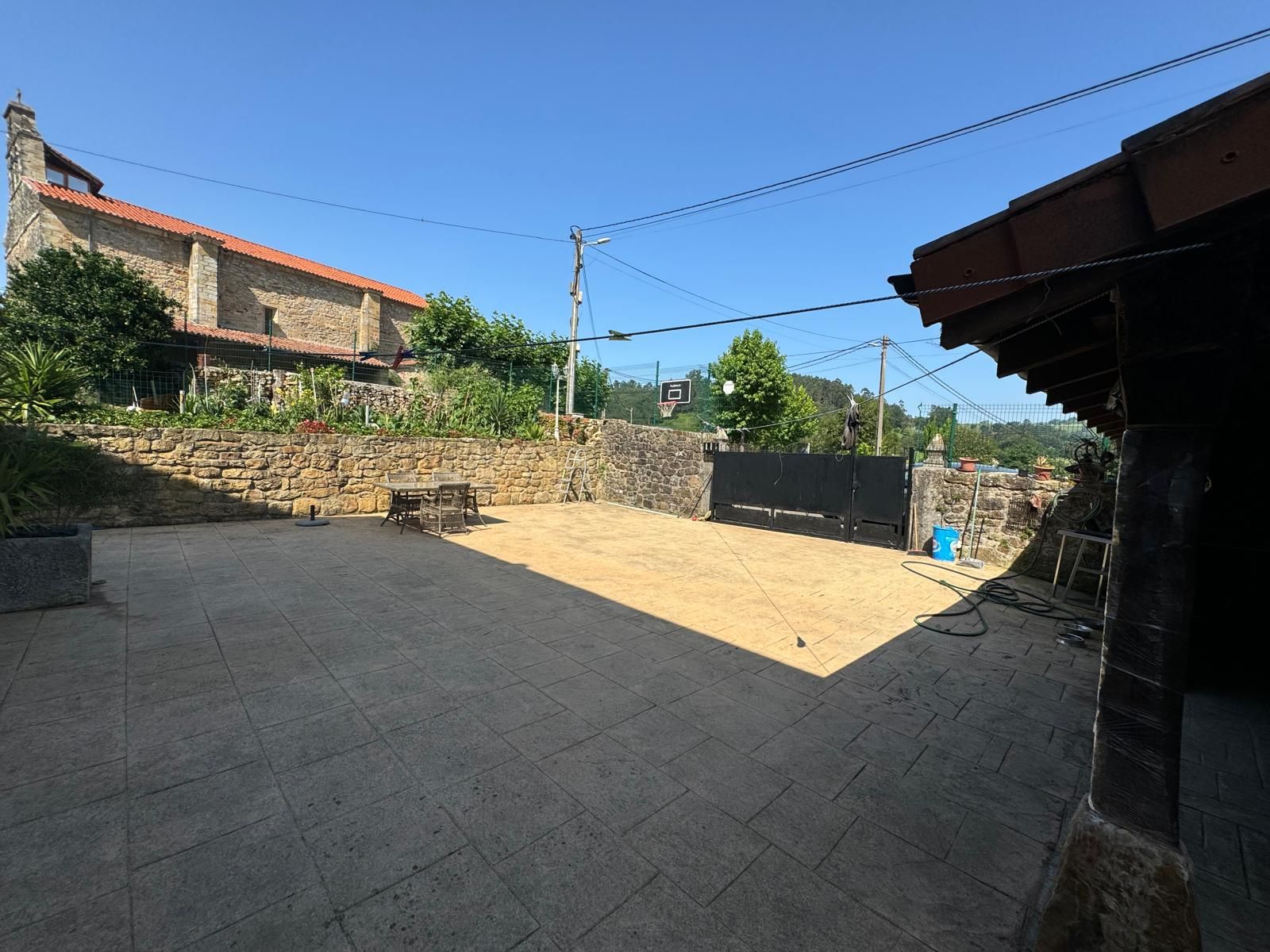 Terrassa de Casa o xalet en venda en Entrambasaguas amb Calefacció, Jardí privat i Parquet