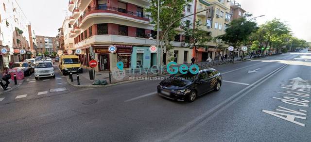 Local comercial en Venta en Avenida de la Albufera en Portazgo