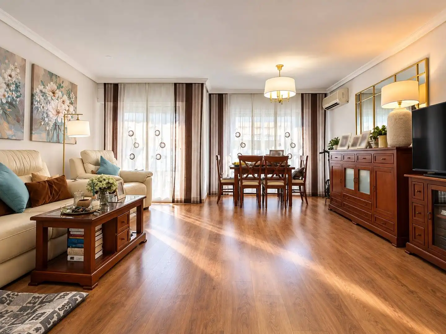 Sala d'estar de Casa o xalet en venda en San Vicente del Raspeig / Sant Vicent del Raspeig amb Aire condicionat, Jardí privat i Piscina comunitària