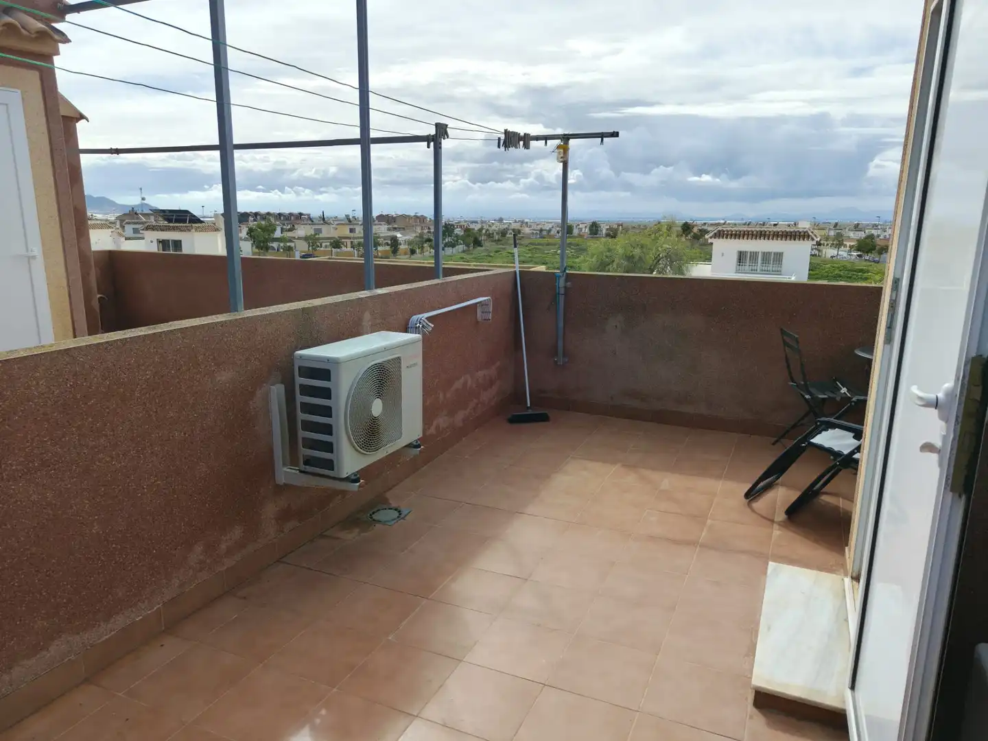 Terrasse von Einfamilien-Reihenhaus zum Verkauf in Murcia mit Privatgarten, Terrasse und Abstellraum